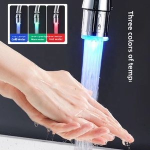 Aérateur à LED intelligent à changement de couleur Contrôle de température Robinet d'eau chaude et froide jetable Robinet <span class=keywords><strong>lumineux</strong></span> Fournitures de toilette pour le bain - Product Image 4