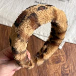 ที่คาดผมขนมิงค์นุ่มหรูหราสำหรับฤดูใบไม้ร่วงและฤดูหนาว เครื่องประดับผมแฟชั่นระดับไฮเอนด์สำหรับสาวๆ - Product Image 5