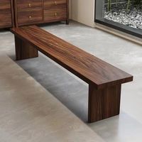 Banc long minimaliste en bois massif à texture naturelle avec pieds carrés épais pour la maison, le restaurant ou l'entrée