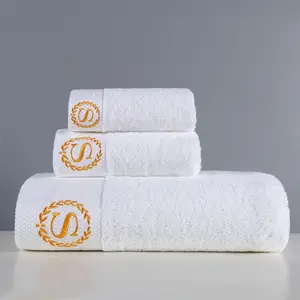 ホテルタオルのロゴが付いた綿100% のバスタオル