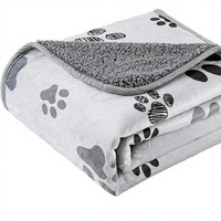 Couverture imperméable pour grands chiens 50x60 pouces gris clair |   Peluche douce et moelleuse réversible en polaire sherpa avec motif de patte