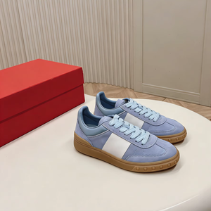 Zapatillas informales de mujer, color azul claro, con cordones, de caña baja y suela de goma. - Product Image 1