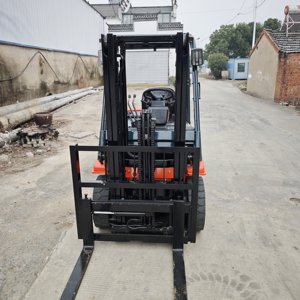 รถยกดีเซล FD20 2T/3T มือสอง ยางกันลื่นสำหรับงานหนัก  ขับเคลื่อนบนพื้นที่ขรุขระได้ ทนทาน เชื่อถือได้ - Product Image 4