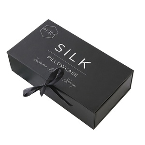 Caja de regalo magnética plegable con logotipo personalizado, funda de almohada de seda con cinta, color negro