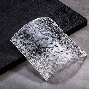 Partición de sala de ladrillo de cristal colgante de cristal curvo de color personalizado, pieza colgante de cristal decorativa - Product Image 1