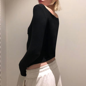 Camiseta de Manga Larga con Cuello en V Cruzado y Detalle de Tachuelas para Mujer, Color Sólido, Ajuste Entallado, Estilo Casual Básico - Product Image 5