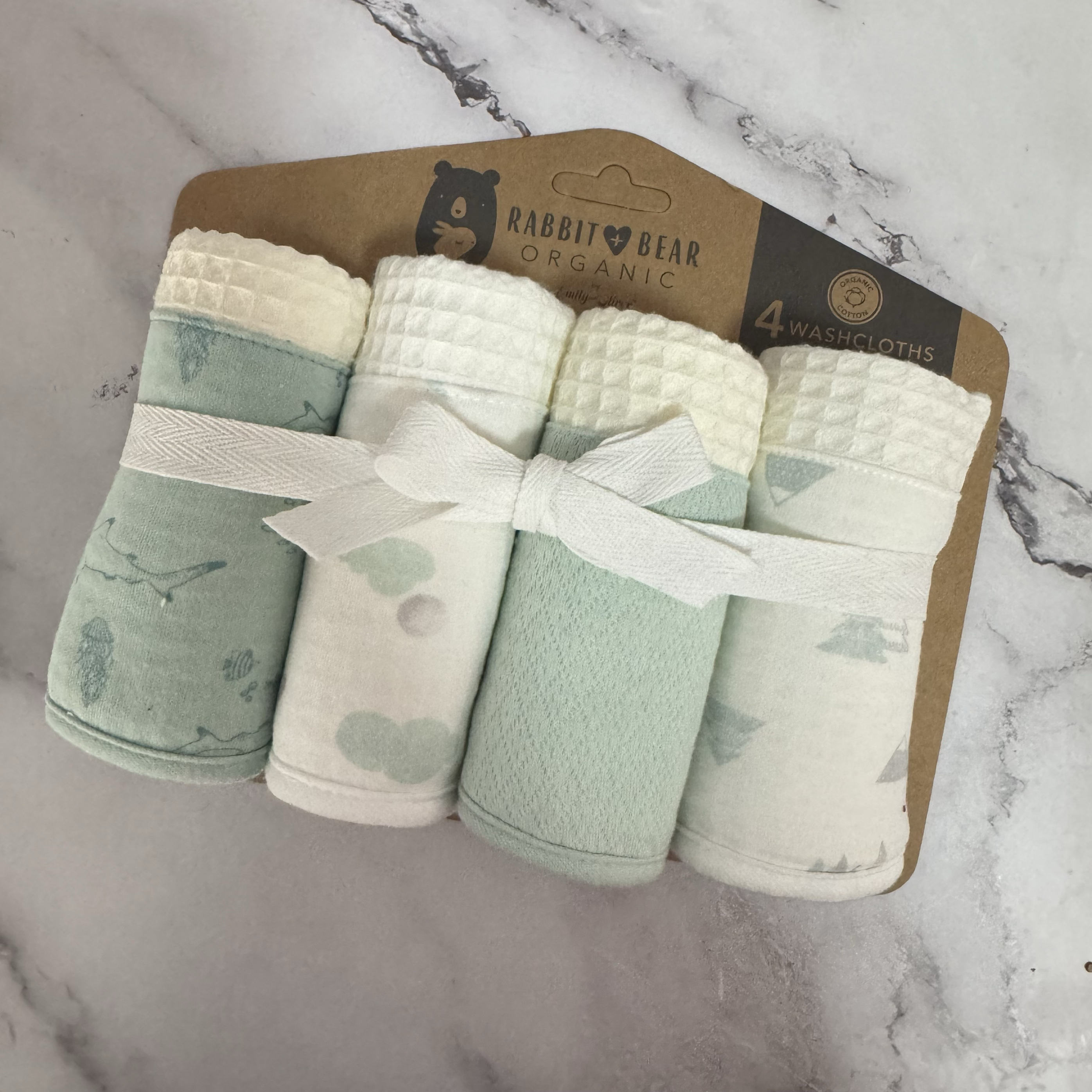 สีเขียวอ่อน