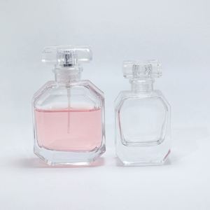 Flacons de parfum en verre plat de luxe 100ml 50ml 30ml avec pulvérisateur à pompe recyclable et design personnalisable en stock - Product Image 4