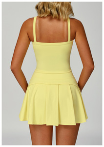 Ensemble de yoga pour femme avec logo personnalisé, effet seconde peau, comprenant un débardeur avec soutien-gorge intégré et une jupe courte taille haute, coupe ajustée, anti-transparence, pour le fitness et le sport - Product Image 4