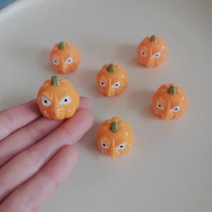 Abalorios de resina planos de 25 mm con diseño de calabaza de Halloween para accesorios de joyería para el cabello DIY, cabujones planos y decoración para fundas de teléfono - Product Image 2