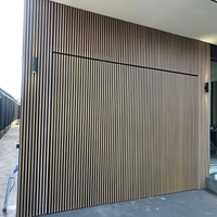 Porte de garage sectionnelle à lamelles verticales en alliage d'aluminium sur mesure, moderne, automatique, pour villa, résistante aux ouragans