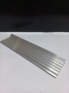 Perfil en L de Aluminio Personalizado para Escaleras, Perfil 6063-T5, Tubos Extruidos con Nervaduras y Refuerzos, Acabado Natural o Anodizado Transparente, Indon - Product Image 5