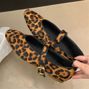 Sandalias Planas de Verano 2025 para Mujer, de Alta Calidad, con Estampado de Leopardo, Punta Cerrada, Transpirables, Antideslizantes, para Otoño y Primavera - Product Image 1