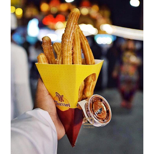 Cônes de nourriture de puces triangulaires étanches à l'huile personnalisées avec poche de trempage Boîte de churro pour chocolat Supports en papier Kraft Cônes de frites - Product Image 1