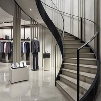 Escalier en colimaçon commercial classique moderne durable et écologique avec éclairage LED intérieur, en bois et verre, courbé, pour villa et appartement, avec rampe métallique