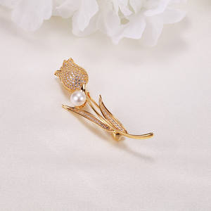 Broche de Perlas de Agua Dulce con Diseño de Flor en el Pecho, Estilo Barroco, con Circonita, de Zhuji, Venta al por Mayor - Product Image 1