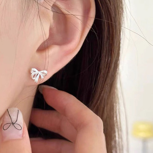 Boucles d'oreilles spirales à nœud papillon, design simple et atmosphérique avec une petite personnalité et un tempérament <span class=keywords><strong>pour</strong></span> les ongles, les os et les oreilles - Product Image 4