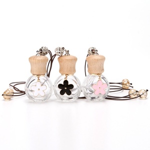 Échantillon gratuit Flacon <span class=keywords><strong>Parfum</strong></span> <span class=keywords><strong>Parfum</strong></span> de voiture Bouteilles suspendues Bouteille à bouchon en bois - Product Image 4