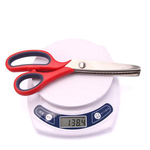 Tesoura preta de arco semi-circular, profissional de 9 polegadas com cabo zigzag - Product Image 5