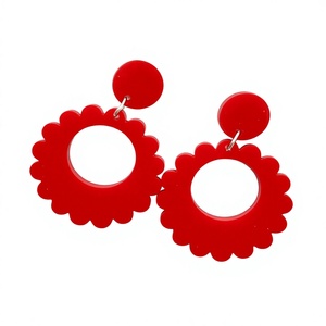 Boucles d'oreilles créoles en résine de luxe en forme de fleur 2026 – Les meilleures boucles d'oreilles colorées en acrylique de haute qualité, bijoux tendance et élégants pour femme - Product Image 3