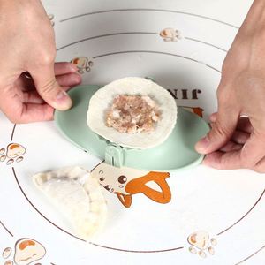 Juego de 3 Moldes de Plástico Personalizados para Empanadillas, Redondos, Manuales, de Grado Alimenticio, Herramientas de Cocina y Utensilios para Hacer Empanadillas - Product Image 4