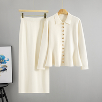 Ensemble deux pièces élégant pour femme : Cardigan à col rabattu et volants, et pantalon moulant ajusté pour l'automne-hiver