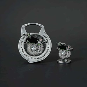 Décapsuleur en métal émaillé 3D personnalisé style pièce de monnaie, motif dessin animé vintage, pour cadeaux souvenirs - Product Image 4