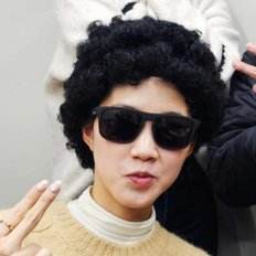 Cabeza de bomba de cuatro cortes WFFNYW2 Peluca de poro negro Foto de vida Peluca de Brujas con diseño único - Product Image 1