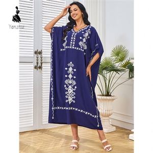 Nueva Ropa para Mujer, Túnica Musulmana de Manga Corta Estilo Medio Oriente, Vestido Bordado para Playa Estilo Europeo y Americano - Product Image 2