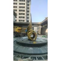 Statue d'art moderne en acier inoxydable peinte sur mesure avec sculpture d'ailes pour décoration extérieure