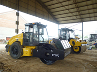 LUTONG 7 Tonnes LT207G 600Mm Chaussées Compacteur Vibrant de Rouleau De Route De Bébé