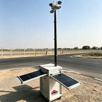 Tour de surveillance solaire mobile avec 3 panneaux solaires de 45W et un mât manuel de 2 mètres pour la surveillance routière
