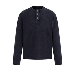 Camiseta Henley de manga larga para hombre, estilo callejero americano, estampada, con patrón de punto gofrado, holgada y versátil para combinar en capas - Product Image 1