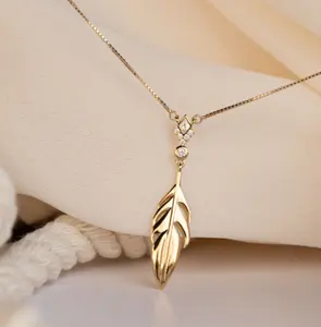 Inspire Jewelry Chic Hypoallergenic 18K PVD Stainless Steel Dazzling Fashion Jewelry Gift Feather with Zircon Necklace