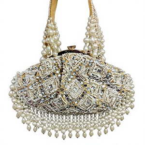 Pochette de soirée artisanale perlée avec bandoulière en perles et fermoir élégant - Product Image 1