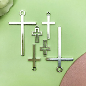 จี้รูปกางเขนแบบกลวงทำจากโลหะผสมเงินโบราณ สำหรับงาน DIY เครื่องประดับหลากหลายรูปทรง สไตล์วินเทจ ศิลปะย้อนยุค อุปกรณ์งานฝีมือ - Product Image 3