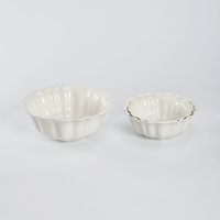 Ramequin en céramique blanche à parois cannelées - Plat à soufflé - Bol en porcelaine résistant au four - Bol à salade en forme de fleur