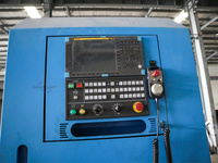 Tour CNC robuste CK61100F de haute précision Conception horizontale Système de contrôle GSK Lit plat pour le traitement de grandes pièces