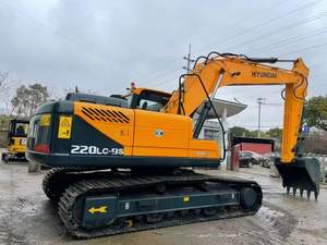 Excavatrice sur chenilles Hyundai 220-9s d'occasion, modèle 2018, poids opérationnel de 20 tonnes, capacité de la benne de 0,8 m3, équipement de base inclus, stock de bonne qualité - Product Image 6