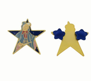 Precio al por mayor de fábrica Venta caliente Aleación de zinc Esmalte duro Gritty Personal Insignia de Pentáculo personalizada Embrague de goma azul chapado en oro - Product Image 1