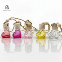 Bouteille de parfum pour voiture en verre en forme de cœur de 6 ml, diffuseur d'huiles essentielles suspendu, bouteille d'aromathérapie vide rechargeable pour la décoration