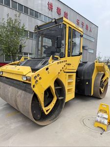 Rouleau compresseur routier d'occasion BOMAG BW203 13 tonnes, compacteur d'asphalte vibrant à double tambour robuste, rouleau vibrant tandem avec tambour à pieds de compaction - Product Image 4