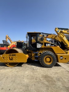 Rodillo Compactador de Carreteras de Tambor Liso Único CAT CS-683E Usado de Alta Calidad, Equipo Pesado Rentable con Entrega Global Rápida - Product Image 2