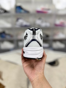 Zapatillas deportivas minimalistas blancas - nuevo estilo, transpirables y ligeras, venta directa de fábrica para hombres y mujeres - Product Image 2