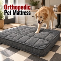 Orthopädische Hundematratze mit Mini-Taschenfederkern, grauem gestepptem Obermaterial und gepunkteter Unterseite für individuelle Haustierbett-Kollektionen