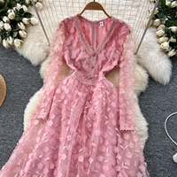 Robe décontractée pour femmes, élégante, rose, à fleurs brodées, en maille, col en V, manches longues, coupe évasée, pour tous les jours et les vacances