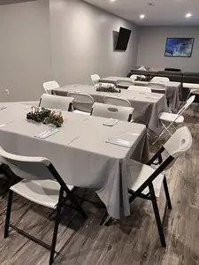 Großhandel Weiß 100% Polyester Rechteckige Tischdecken Rechteck Hochzeit Tischdecke für Restaurant