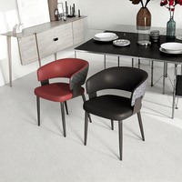 Nouvelle chaise de salle à manger rembourrée en cuir moderne avec cadre en bois massif et pieds en métal pour manger à la maison