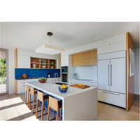 Ensemble d'armoires de cuisine élégantes avec un design d'organisation optimisant l'espace pour appartements, villas et maisons
