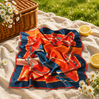 Écharpe de tête en soie avec impression numérique personnalisée Bandana Écharpes carrées d'impression pour femmes de créateur
